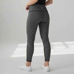 lululemon athletica Women’s Crop black tweed like athletic pants, sz 4, GUC